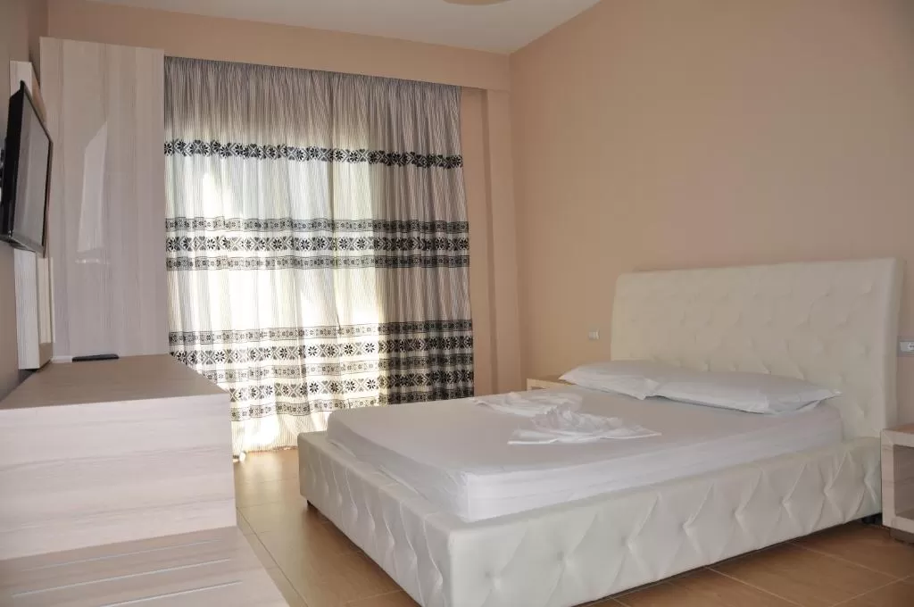 Coral 4 - 12 - Family Room 1.jpg